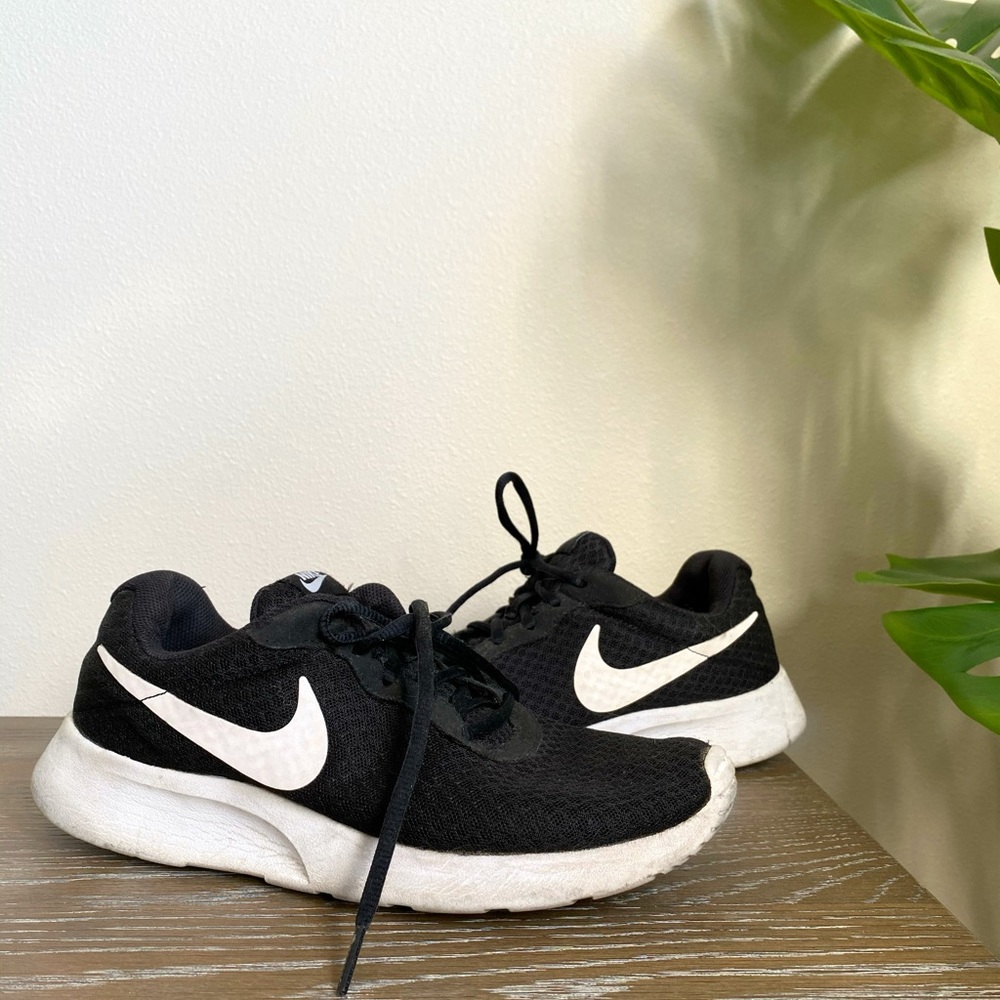 women’s nike running shoes